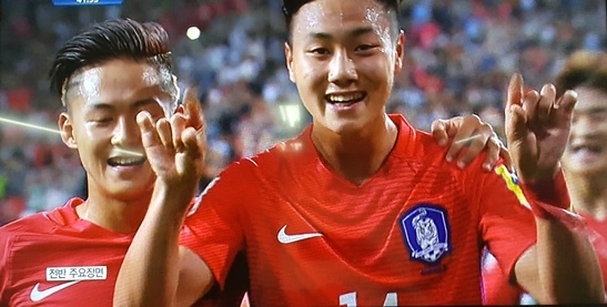 백승호 선수가 23일 U-20월드컵 아르헨티나전에서 페널티킥으로 2번째 골을 넣은 후 환호하고 있다. KBS-2TV 촬영. 사진=글로벌 이코노믹 