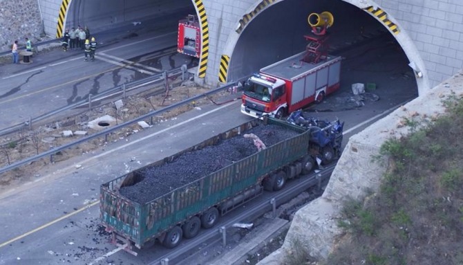 허베이장시(河北张石) 고속도로 제5호 터널에서 유조차량이 폭발하는 사고로 다수의 사상자가 발생했다. 자료=CCTV
