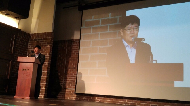 이재혁 롯데그룹 식품BU 부문장이 24일 잠실롯데호텔 지하 1층 클라우드 비어스테이션에서 진행한 ‘피츠 수퍼클리어’ 론칭 기자간담회에서 환영사를 하고 있다. 사진=천진영 기자