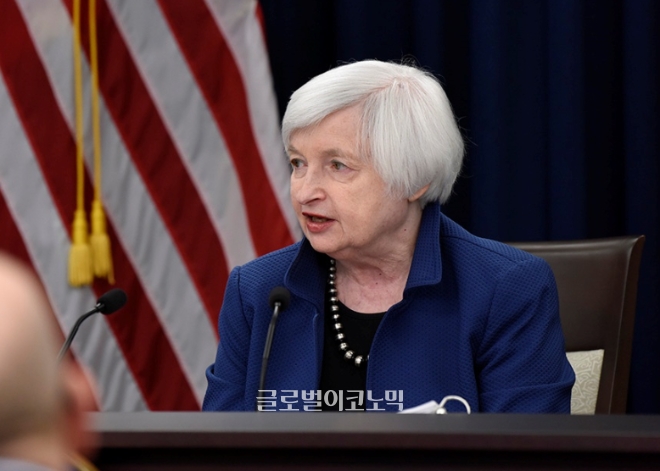 미 연준이 공개한 5월 FOMC 회의 의사록에서 6월 추가 금리인상 가능성과 연내에 점진적 자산 축소를 진행할 것임을 시사했다. 금융업계에서는 연준의 자산 축소 규모와 방식에 주목하고 있다 / 사진=미국 Fed