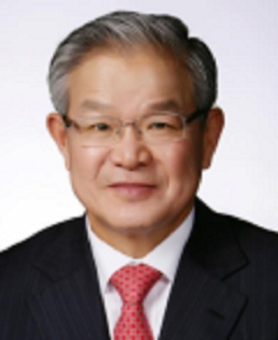 권태신 전경련 부회장이 일본을 방문해 양국 간 경제 협력을 강조했다. 