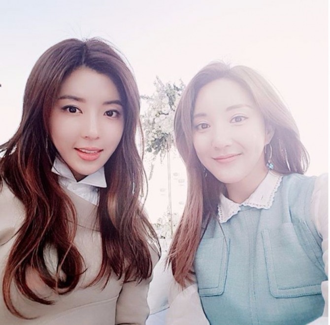 25일 열린 주상욱과 차예련 결혼식에 하객으로 참석한 박한별(왼쪽)과 바다. 사진=바다 인스타그램 캡처