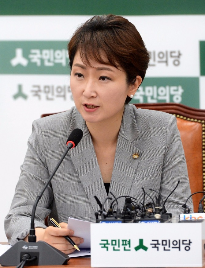 여야 원내수석부대표들이 청문회 기간 야당 의원들에게 집중된 ‘문자폭탄’을 놓고 26일 뜨거운 설전을 이어갔다. 사진=뉴시스