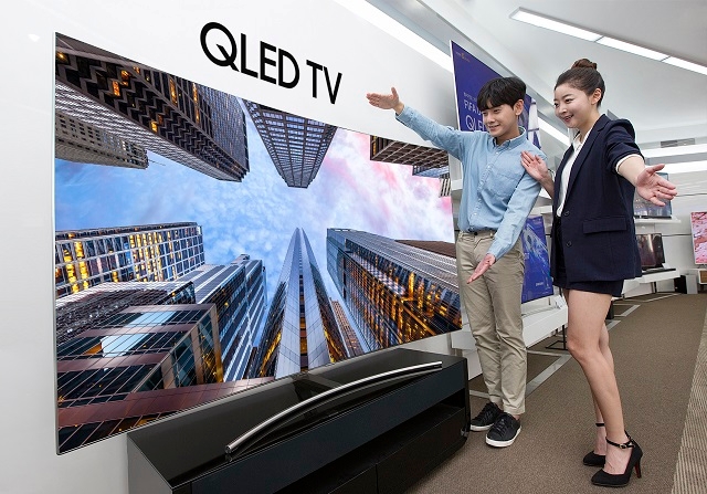 삼성전자가 29일 국내에 출시한 QLED TV 75형.