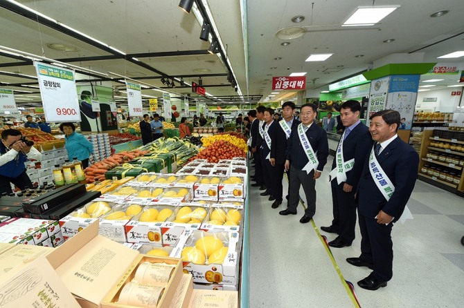 김해시는 지난 25일부터 28일까지 '가야뜰김해 농특산물 특판행사'를 가졌다. 김해시=제공