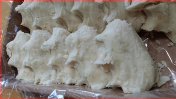 29일 SBS 생활의 달인에서 소개된 이북식 인절미의 가장 큰 특징은 떡의 겉면에 묻히는 하얀팥 고물에 있다. /사진=온라인 커뮤니티 사진 캡처