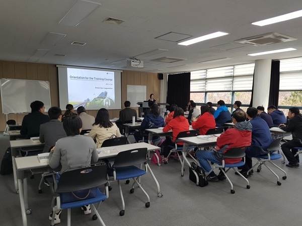 한국가스공사가 중국 천진 LNG 생산기지 운영인력에 대한 교육과정을 마쳤다. 