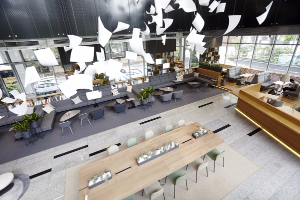 퍼시스 본사 로비 ‘생각의 정원’ 전경. 사진=퍼시스 제공