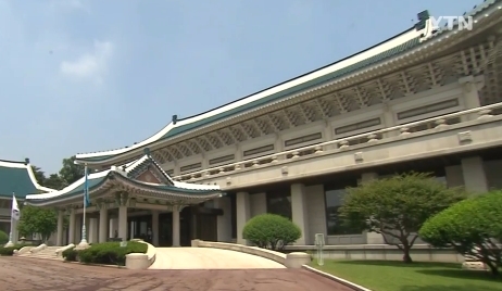 청와대는 31일 ‘사드 발사대 4기 추가 반입 보고 누락’과 관련해 김관진 전 국가안보실장과 한민구 국방부 장관에 청와대에 출석해 조사를 받을 것을 통보했다. 사진=YTN