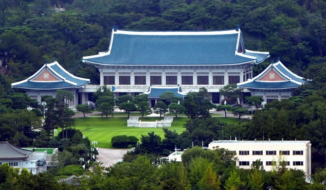 청와대가 6일 3번째 차관급 인사를 발표했다. 이날 발표까지 총 13명의 차관이 임명됐다. 