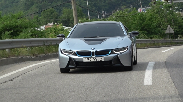 사진 = BMW i8 앞모습 