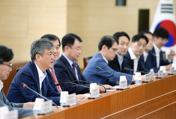이인호 산업통상자원부 1차관이 주요 업종 수출점검회의를 열고 수출 동향을 논의했다. 