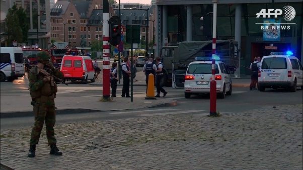 20일(현지시간) 벨기에 브뤼셀 중앙역에서 발생한 폭발이 '폭탄테러'로 밝혀지며 유럽의 테러 우려가 고조되고 있다 / 사진=AFP통신 방송 캡처