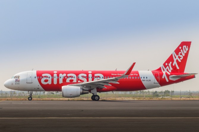 에어아시아가 23일 파리 에어쇼에서 에어버스사와 A320ceo 항공기 14대를 구매하는 계약을 체결했다. 사진=에어아시아