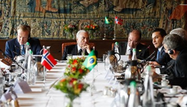 미셰우 테메르 브라질 대통령이 22일(현지 시각) 노르웨이 투자자들과 회의를 하고 있다.  사진=브라질정부 공식웹사이트.