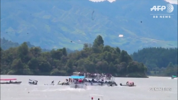 23일(현지시간) 불법조업 중이던 쿠쿠누바(Cucunuba) 탄광에서 총 13명의 사망자가 발생한 콜롬비아 엘 페뇰 호수에서 25일 유람선이 침몰하며 현재까지 9명이 사망한 것으로 확인됐다 / 사진=AFP통신 화면 캡처