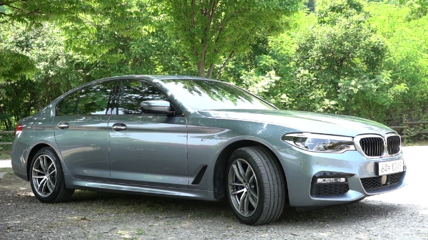 BMW 530i 옆모습 