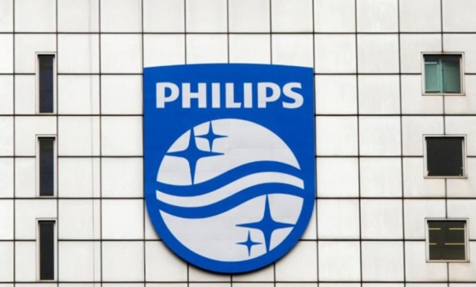 필립스의 암스테르담 본사 건물벽에 붙은 필립스 로고.  사진=로이터통신.