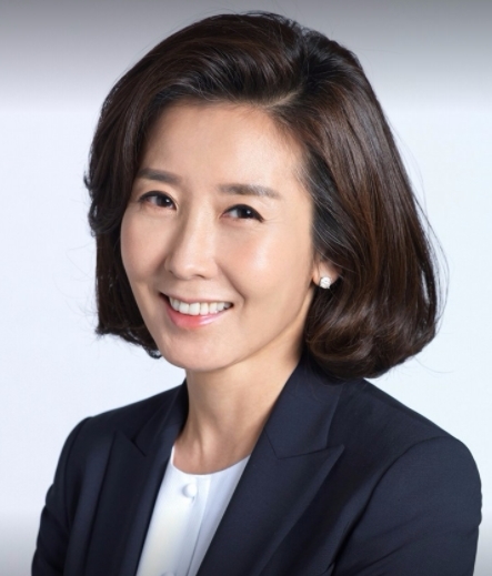 국회 교육문화체육관광위원회는 29일 오전 10시 김상곤 사회부총리 겸 교육부 장관 후보자에 대한 인사청문회를 연 가운데 자유한국당 나경원 의원은 유성엽 국회 교육문화체육관광위원회 위원장의 복도 포스터 철거 조치를 비판했다. 사진=나경원 페이스북 