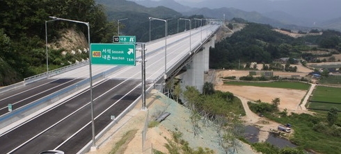 서울∼양양고속도로가 30일 오후 8시 개통된다. /뉴시스