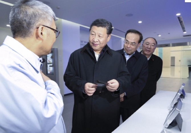 2016년 1월 중국 시진핑 국가주석은 충칭 BOE를 방문해 초고해상도 디스플레이를 포함한 8.5세대 LCD 패널 혁신을 강조했다. 자료=BOE