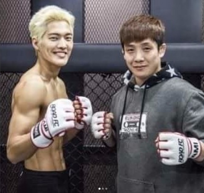 '쌈 마이웨이'에서 김탁수로 출연 중인 김건우가 ROAD FC '태권 파이터' 홍영기에게 MMA 기술 전수받는 현장이 포착됐다. 사진= roadfc 인스타그램 캡처