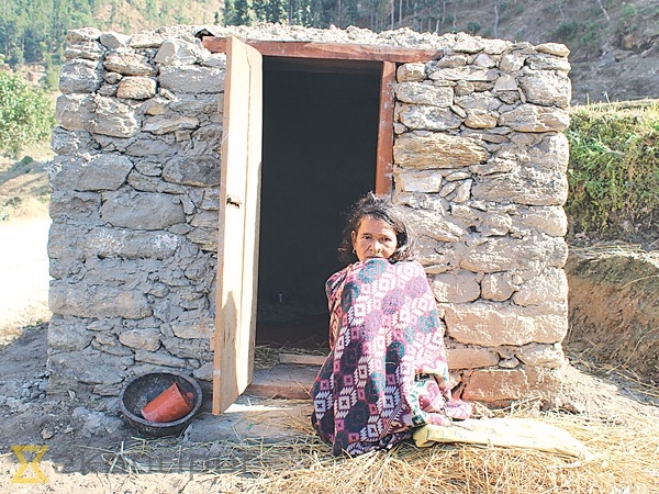 네팔 일부 지역에서는 생리중인 여성을 부정한 존재로 간주하는 차우파디(Chhaupadi)라는 악습이 자행되고 있다. 네팔 출처=The Kathmandu Post 