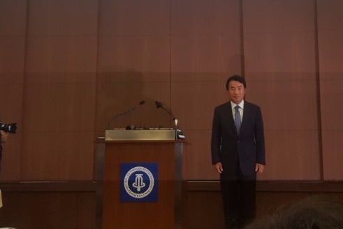 이장한 종근당 회장이 14일 오전 서울 충정로 종근당 본사에서 기자회견을 갖고 사과하고 있다. 사진=임소현 기자