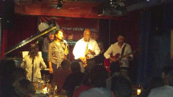 2012년 뉴욕 코넬리아스트릿 그렉오스비밴드. 사진=배장은 제공