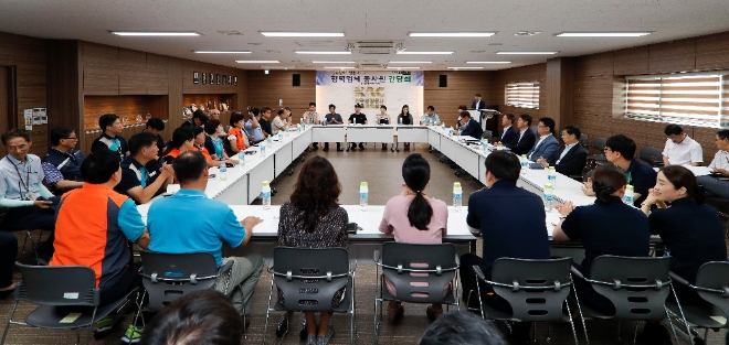 한국공항공사는 ‘공공부문 정규직 전환 정부정책’과 관련해 전국 14개 공항을 순회하는 ‘찾아가는 일자리창출 릴레이 간담회’를 실시했다. 사진=한국공항공사 