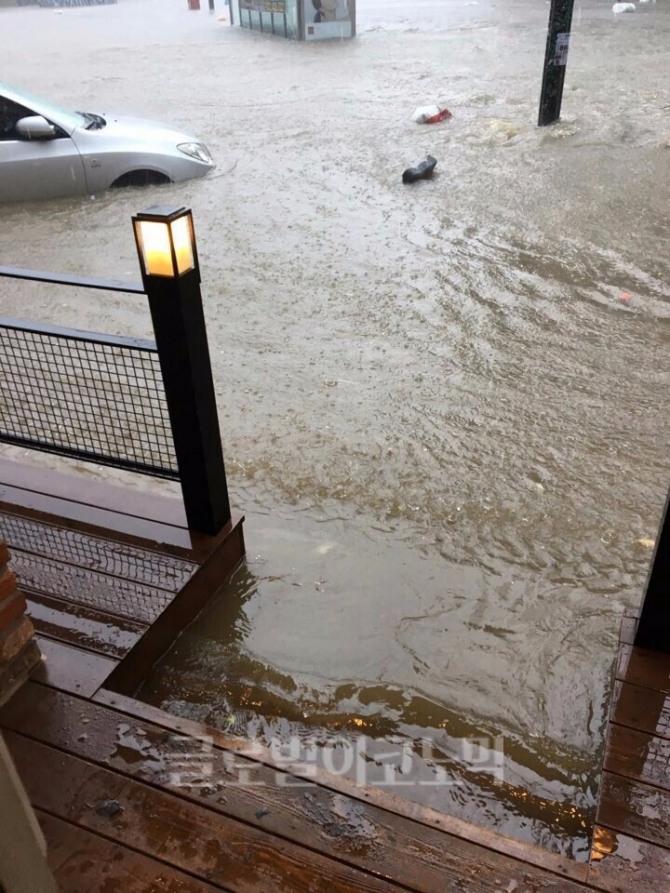 기상청이 24일 청주에 호우특보를 발령했다. 강풍을 동반한 폭우에 2차 피해가 우려된다. /사진=독자제공=글로벌이코노믹