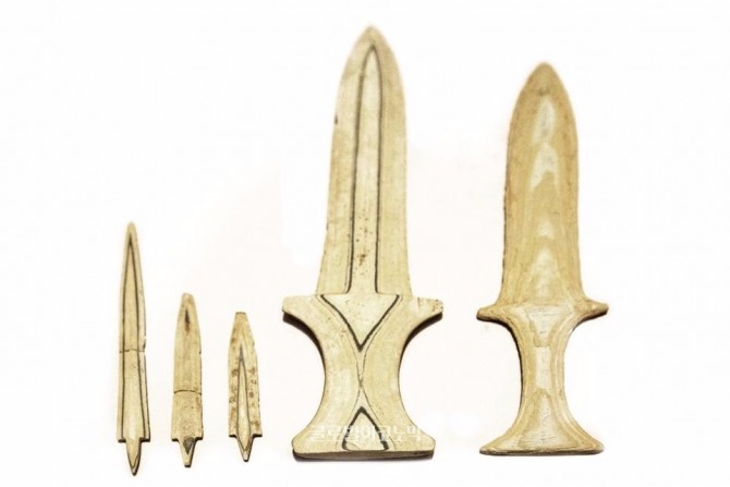 나주 운곡동 유적에서 출토된 청동기시대 간돌검과 화살촉, 국립나주박물관
