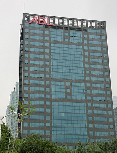 서울 여의도에 위치한 ‘알리안츠타워’가 8월 1일부터 사명 변경에 따라 ‘ABL타워’로 바꿔진다. 