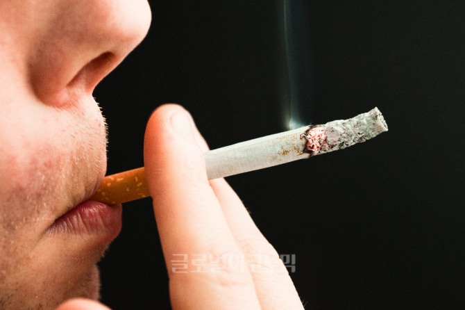담배값 인하 움직임이 나타나고 있다. 담뱃값 인하 사진