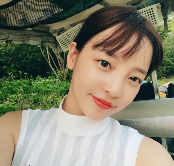 구하라가 대마 논란에 대해 롤링타바코였다는 해명을 내놓자 누리꾼들이 구하라의 흡연에 대해 갑론을박을 벌이고 있다. /출처=구하라 인스타그램