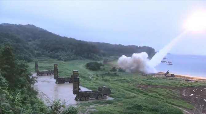 북한의 탄도미사일 발사에 대응해 발사 대기 중인 현무2 미사일. 사진=국방부