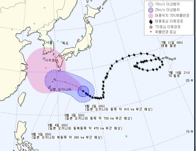 기상청은 2일 오전 3시를 기해 5호 태풍 노루(NORU)가 강풍을 동반한채 일본 오키나와 동쪽 약 910km 부근 해상에서 북서진하고 있다고 밝혔다./기상청