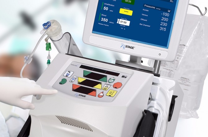 NxStage의 휴대용 혈액투석기 'System One'은 무게가 32kg 밖에 나가지 않는 가정용 투석기로 환자들이 집이나 야외에서 아무런 제약 없이 투석을 받을 수 있게 했다. 자료=NxStage
