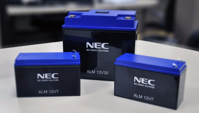 8일 닛산은 자사가 보유한 배터리 사업과 배터리 생산 공장을 전용 펀드 산하 GSR캐피털에 양도한다고 발표했다. 사진은 NEC가 생산한 'ALM® 리튬 이온 배터리'. 자료=NEC에너지솔루션