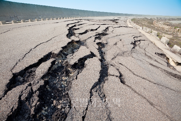 중국 쓰촨성 인근에서 규모 7.0 강진이 발생한 가운데 얼마 전 규모 4.4 지진이 일어났었던 것으로 알려졌다.