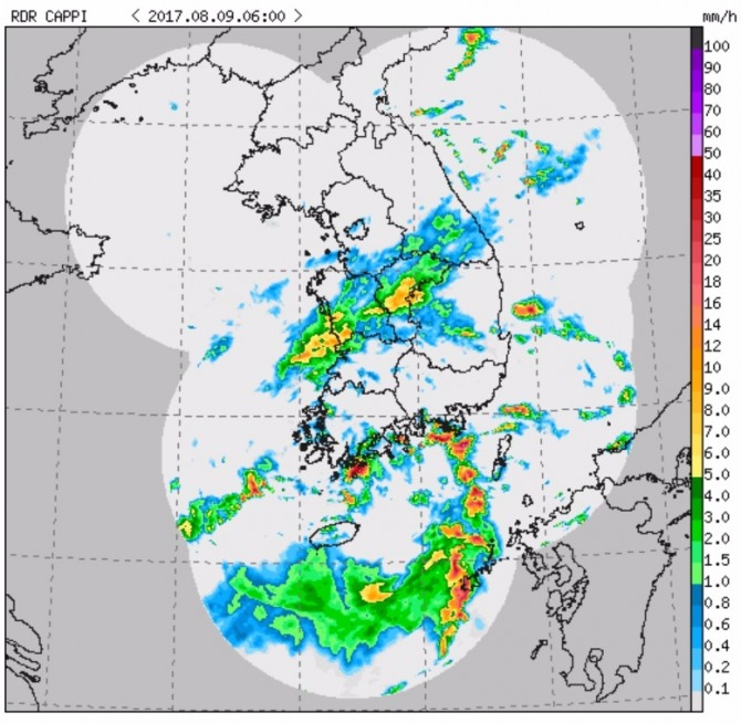 기상청은 9일인 오늘 전국이 대체적으로 흐리고 국지성 비가 오겠다고 예보했다. 사진=기상청