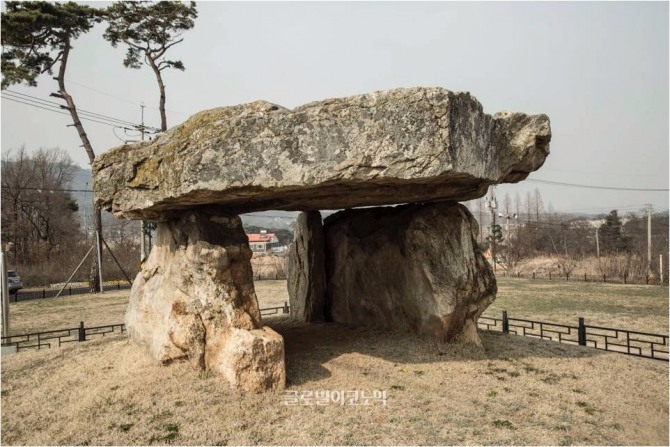 인천광역시 강화군 하점면 부근리 점골에 있는 청동기시대의 지석묘.