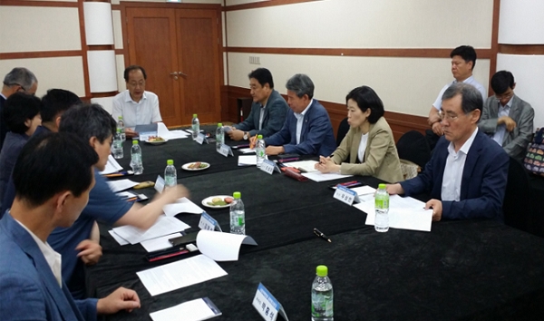 2015년 6월 10일 열린 사용후핵연료 공론화위원회 제37차 위원회 회의.