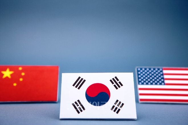 한국무역협회는 한국 기업은 미국이 일방적으로 대중(對中) 무역제재 조치를 부과할 경우 중국이 강력히 보복하는 전면적 통상 분쟁이 전개될 가능성에 유의할 필요가 있다고 16일 밝혔다.