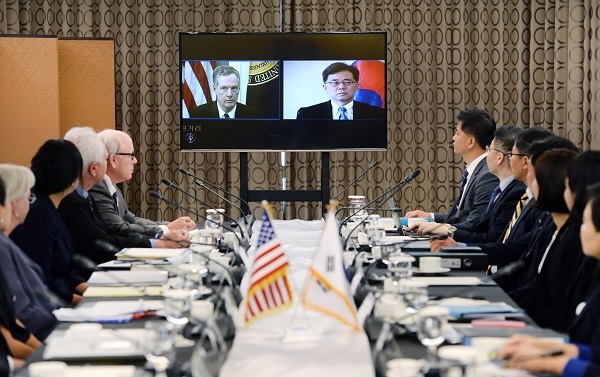 한·미 자유무역협정(FTA) 개정을 논의하기 위한 공동위원회 특별회기 서울 회의가 22일 열렸다. 