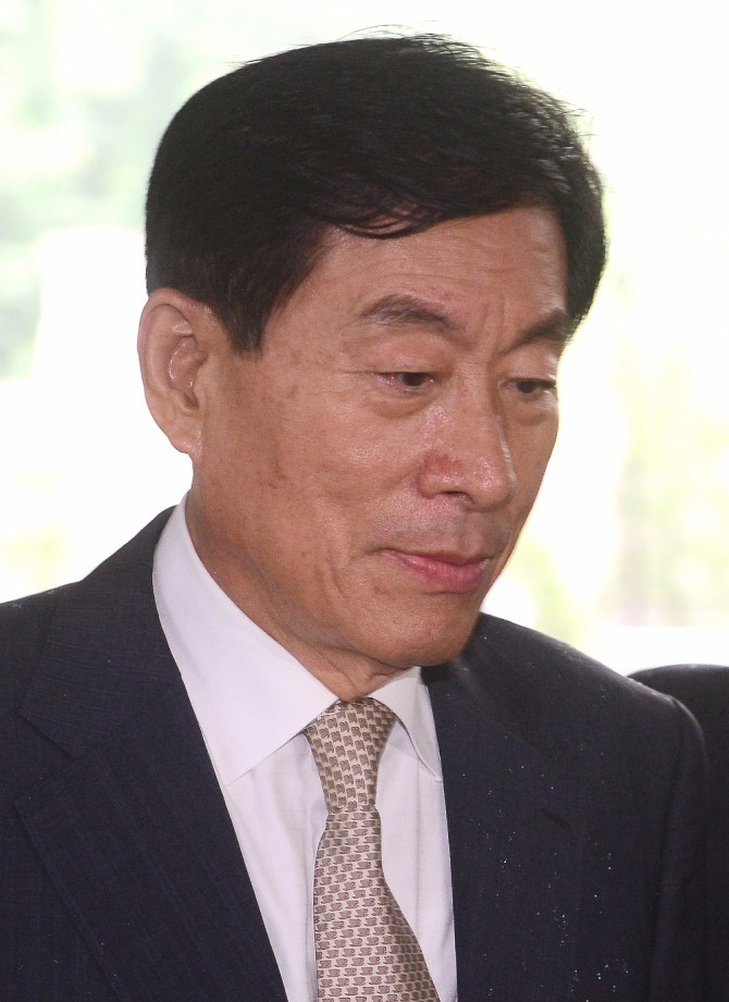 ‘국정원 댓글사건’으로 재판에 넘겨진 원세훈(66) 전 국정원장에 대한 파기환송심 선고가 30일 내려지게 되는 가운데 1,2심 판결이 갈린 원세훈 전 원장의 선거법 위반 혐의가 유죄로 인정될 지에 귀추가 주목되고 있다. 사진=뉴시스