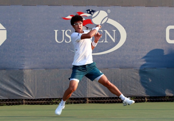 한국 테니스 간판스타 정현이 미국의 존 이스너를 상대로 한 2017 US오픈 본선 2회전에서 세트스코어 3-0으로 패배하고 말았다. /출처=뉴시스