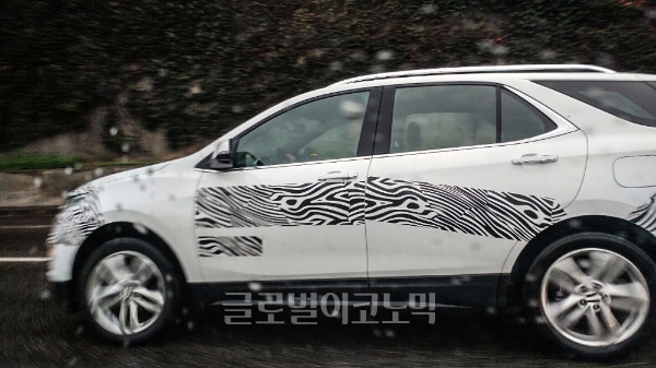 한국GM의 캡티바 후속으로 예상되는 SUV 에퀴녹스가 도로 테스트 중 포착됐다. 