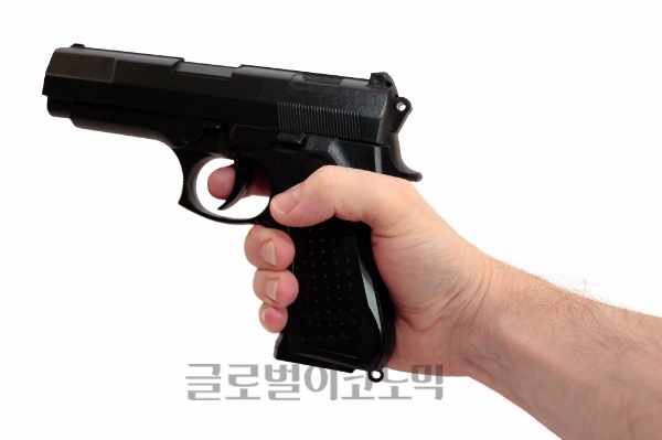 필리핀 바랑가이 선거를 앞두고 후보 20명이 피살되자 주필리핀 한국대사관이 현지 교민에게 안전주의보를 발령했다.