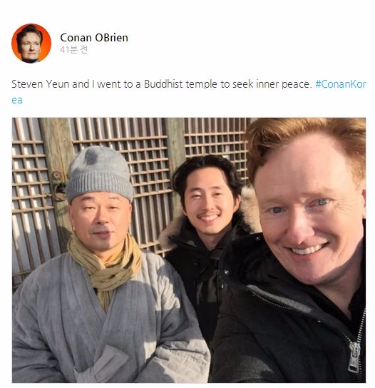 지난해 스티븐 연은 미국 유명 진행자 코난 오브라이언과 함께 한국을 방문하기도 했다. 사진 = 코난오브라이언 SNS